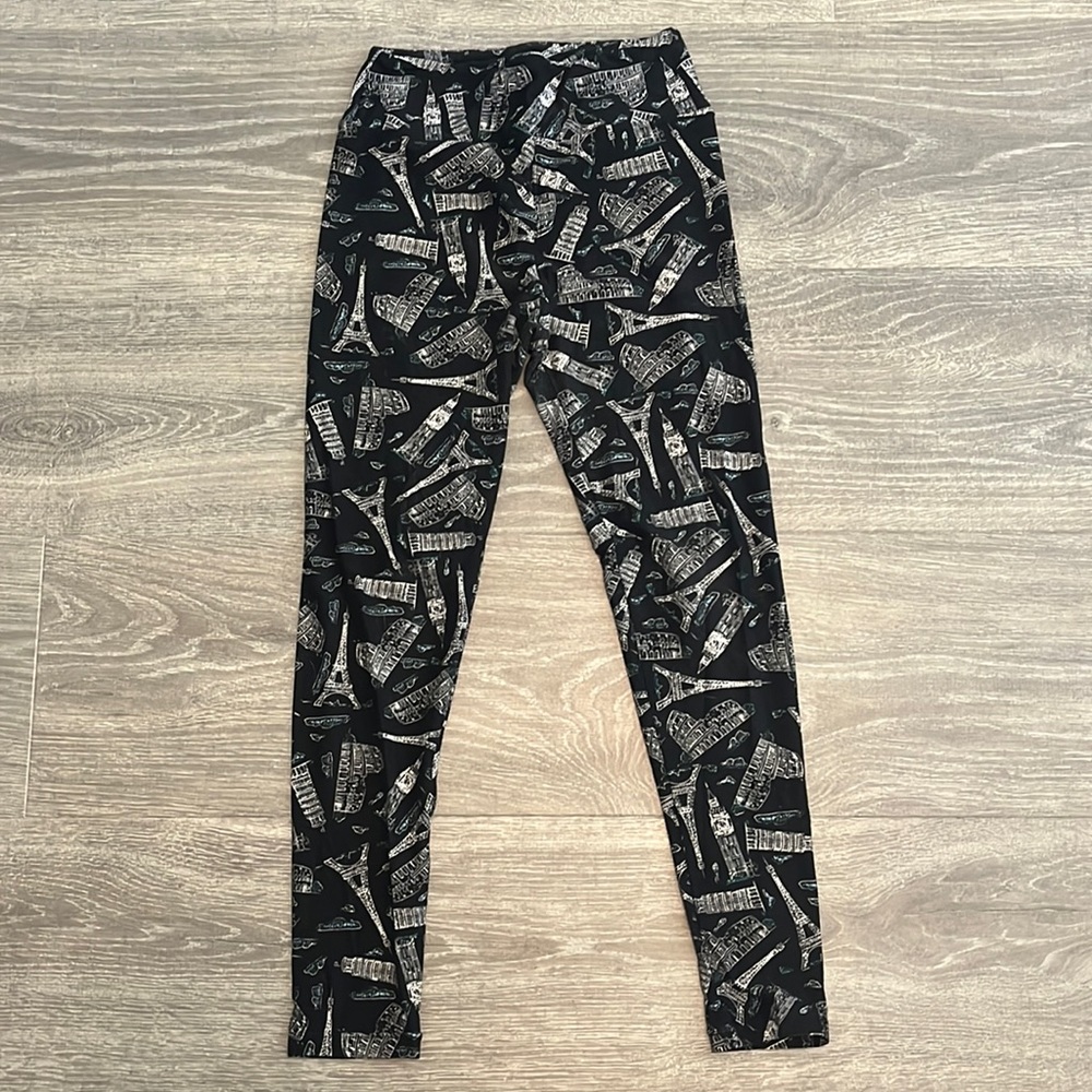 Lularoe OS Paris leggings